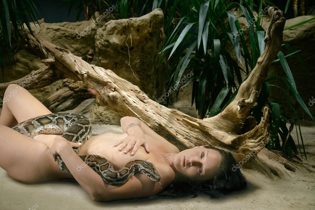 Sex puren nude in snake and girls image