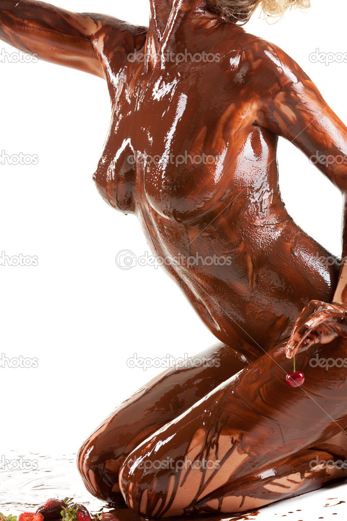 women-covered-in-chocolate-nude-posing-tits